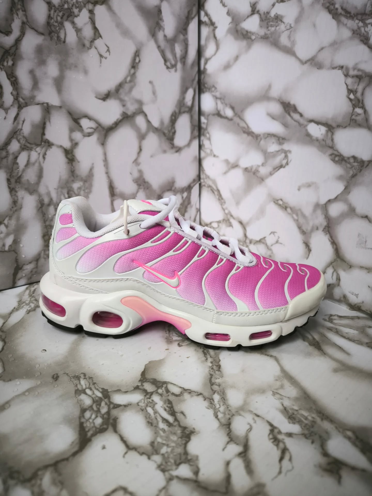 TN Pink White